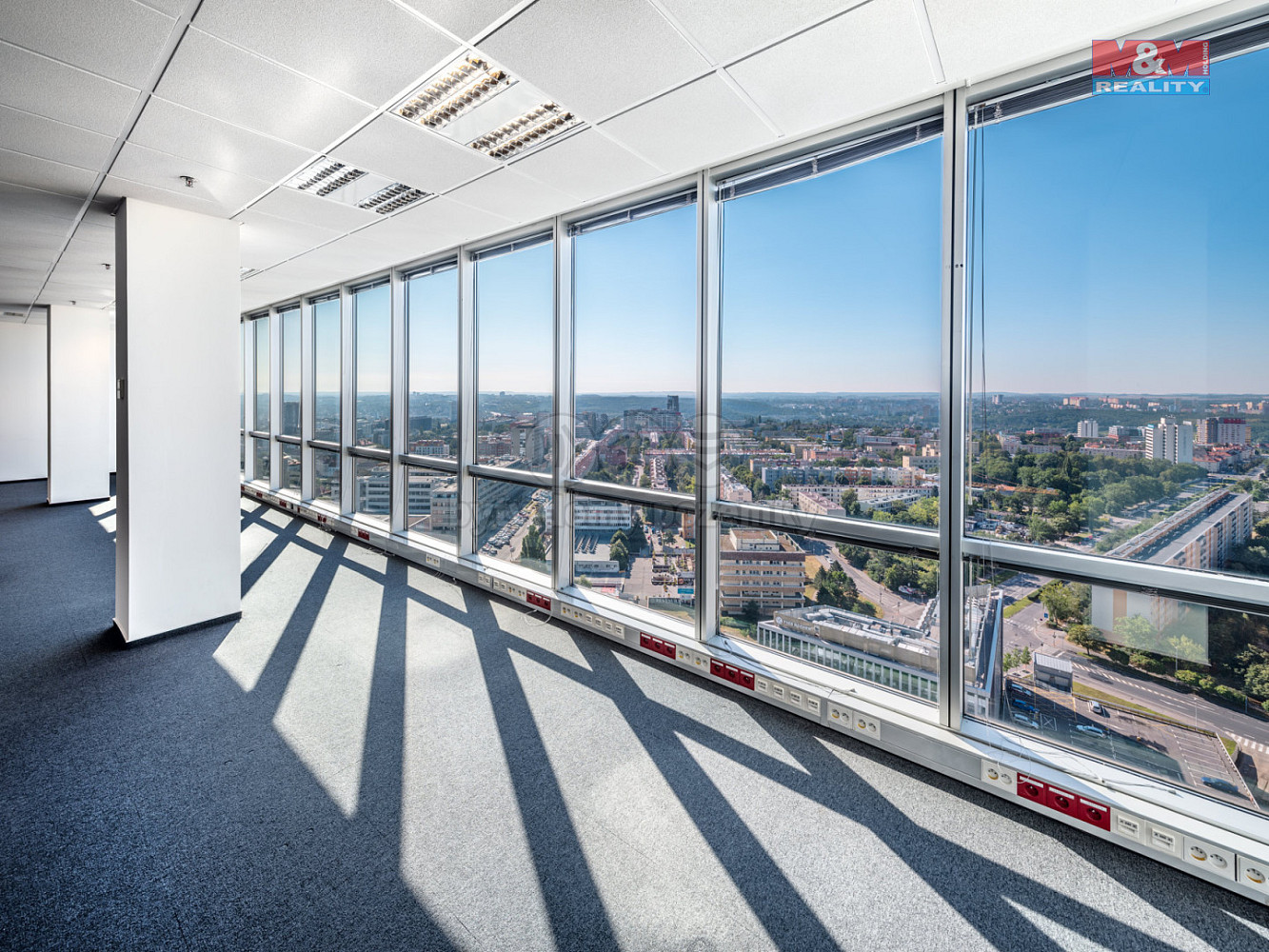 Pronájem kanceláře 977 m²