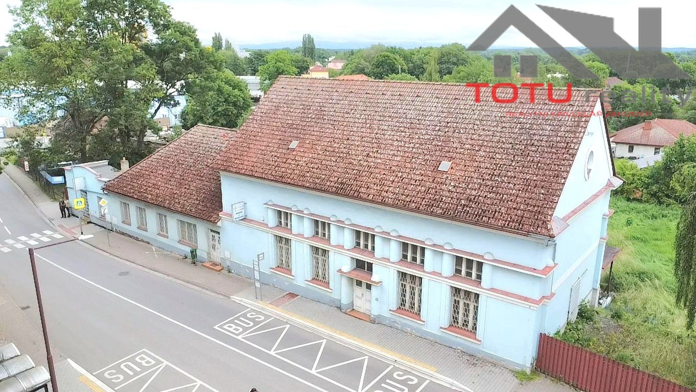 Prodej obchodních prostor 1 100 m² – fotografie 2