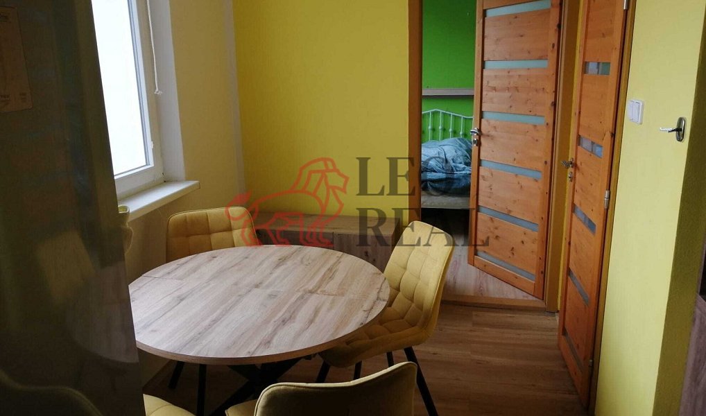 Prodej bytu 3+1 60 m², Rožnov pod Radhoštěm – náhled fotky 2