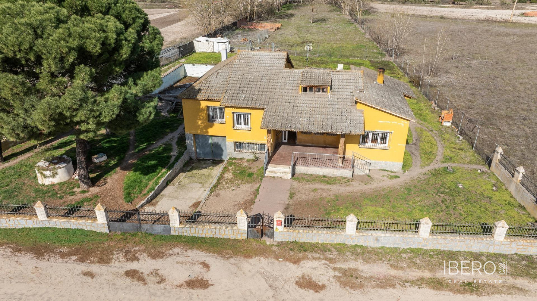 Prodej domu 4 261 m² s pozemkem 3 960 m²