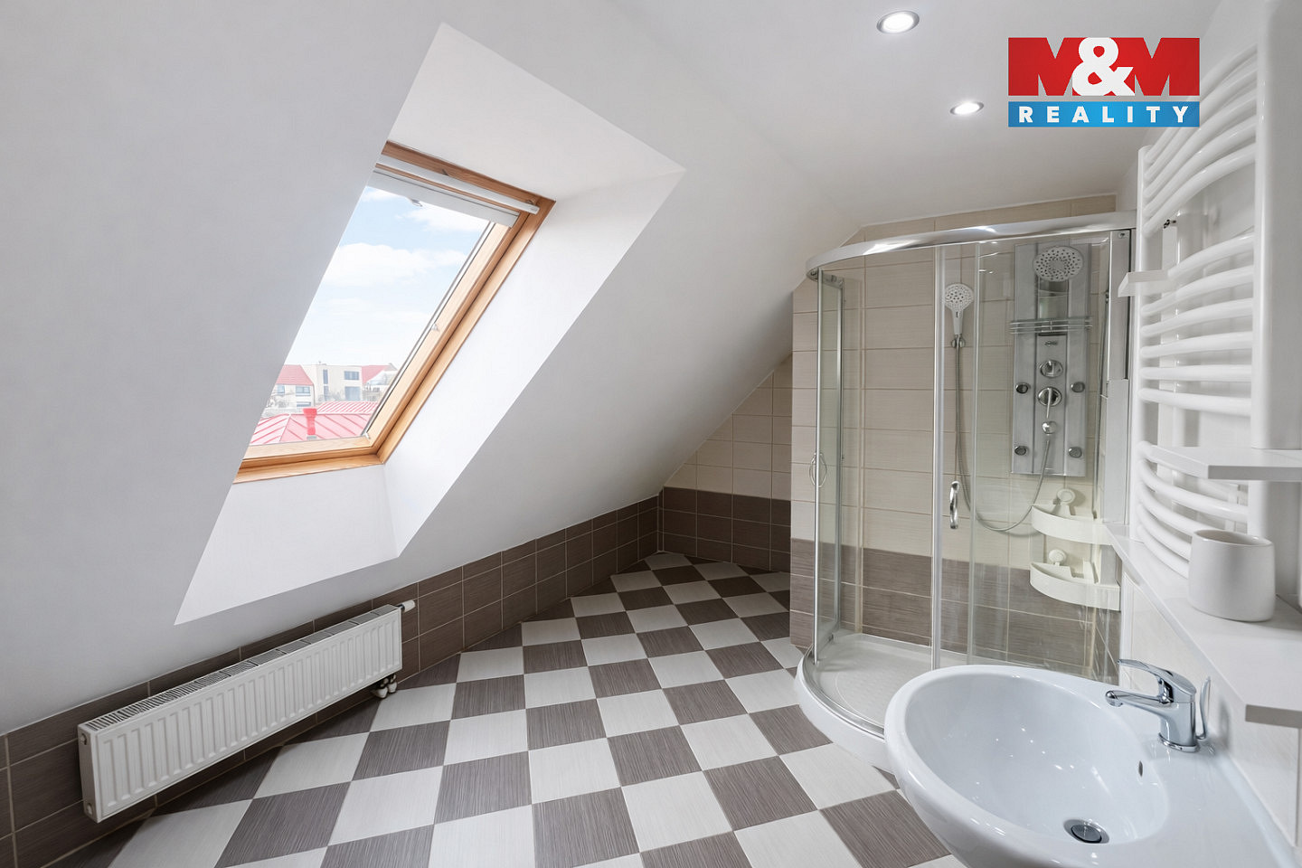 Pronájem bytu 3+kk 70 m² — photo 2