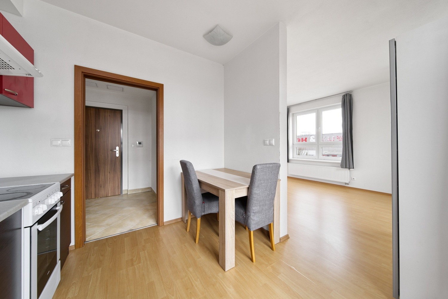 Pronájem bytu 1+kk 30 m² – fotografie 3