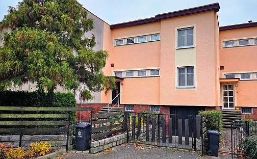 Prodej domu 200 m² s pozemkem 384 m², U Českého dvora, Plzeň - Hradiště