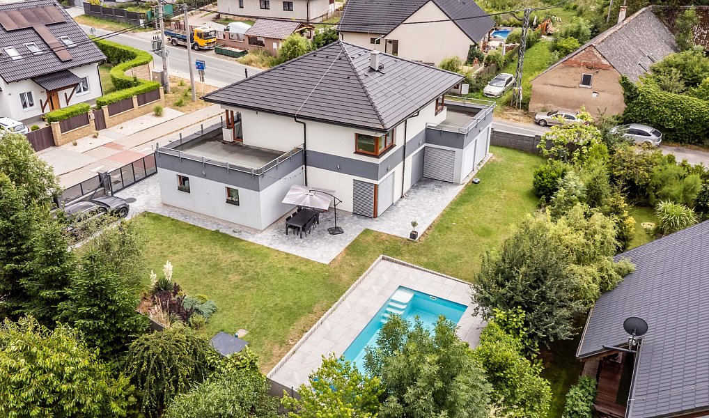 Prodej domu 229 m² s pozemkem 777 m², Chrustenice – náhled fotky 2
