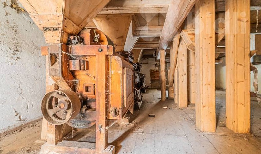 Prodej domu 1 947 m² s pozemkem 24 277 m², Žihobce – náhled fotky 11