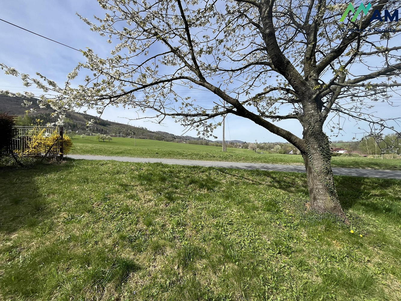 Prodej stavebního pozemku 1 070 m² – pohled 2
