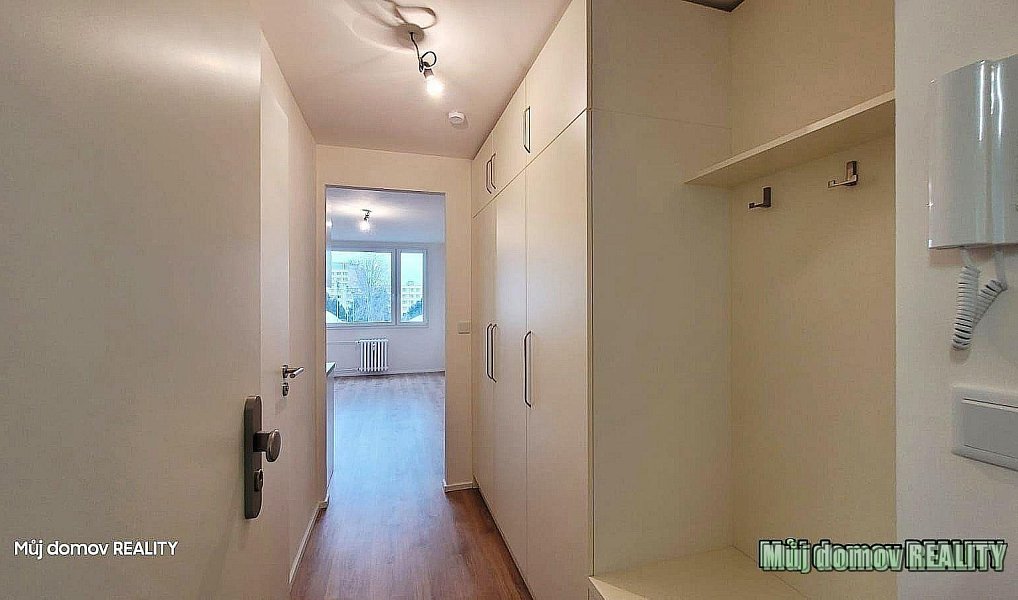 Pronájem bytu 1+kk 22 m², Praha – náhled fotky 27