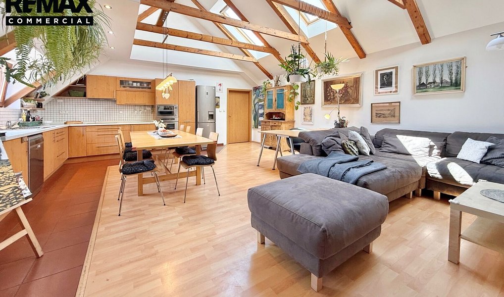 Prodej domu 225 m² s pozemkem 439 m², Praha – náhled fotky 2