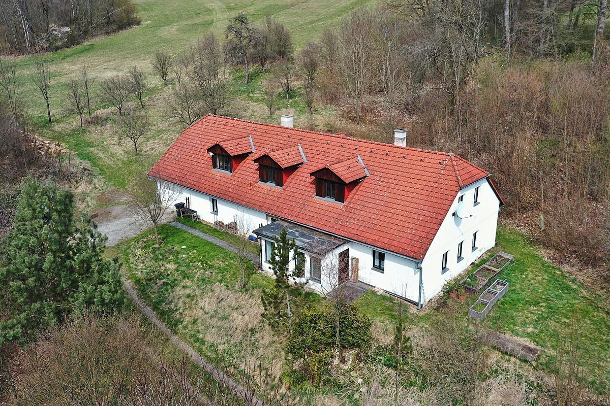 Prodej domu 291 m² s pozemkem 11 689 m²