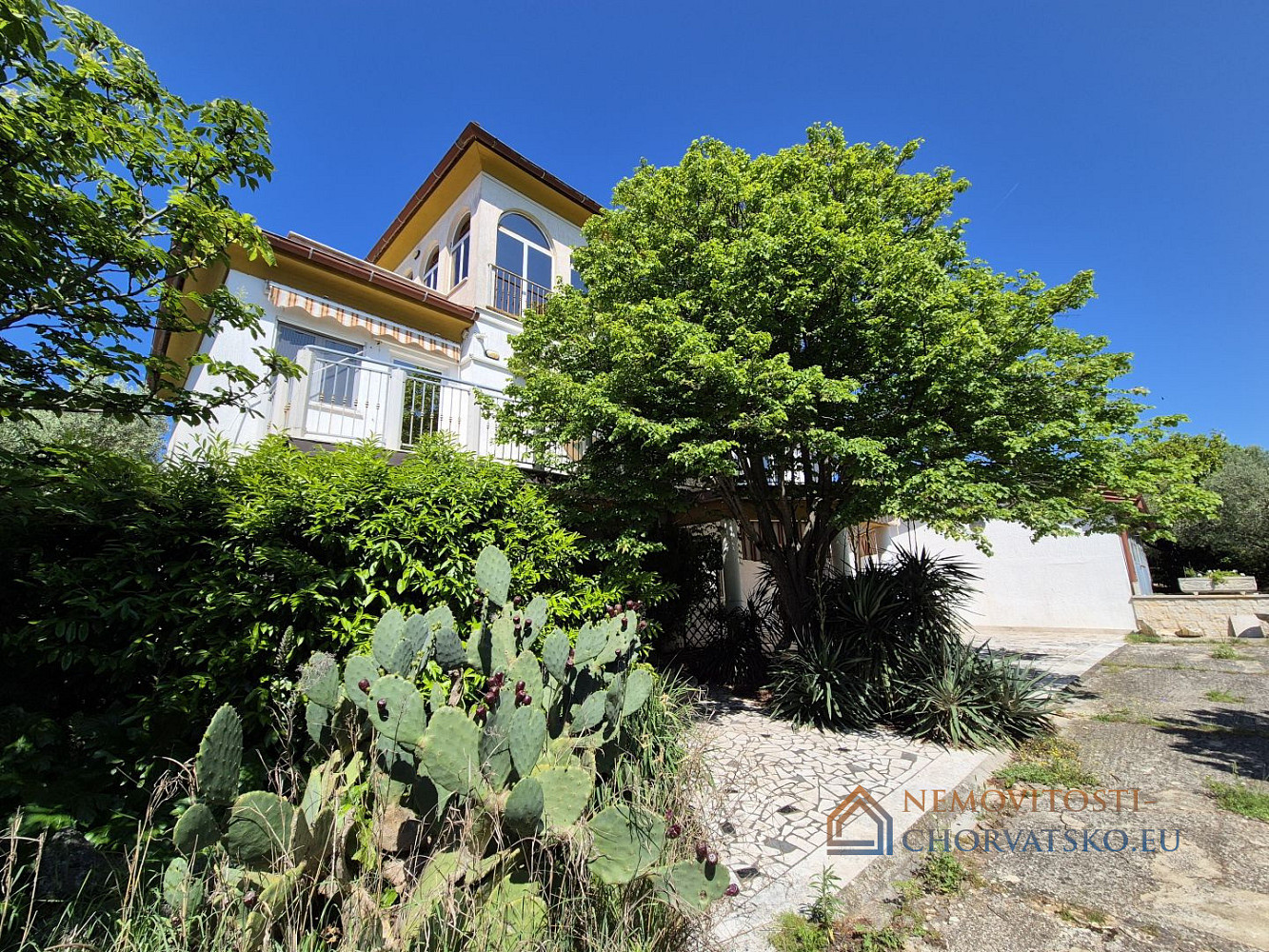 Prodej domu 320 m² s pozemkem 2 600 m² - Aanzicht 3