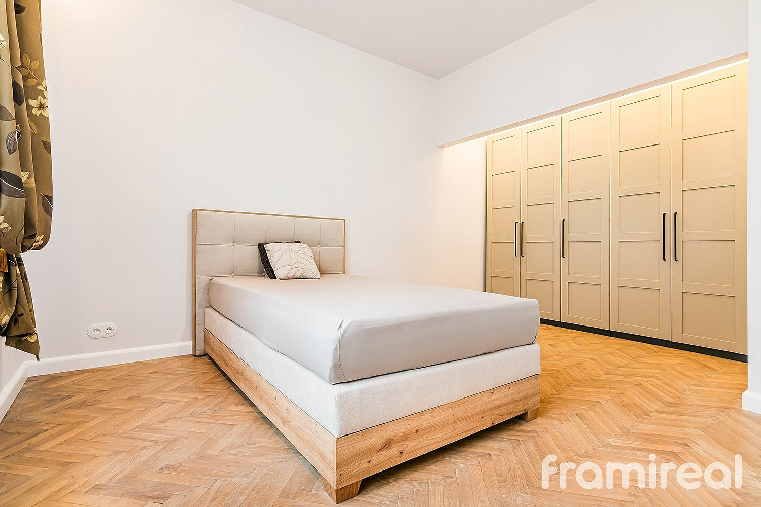 Pronájem bytu 3+kk 97 m² — photo 2