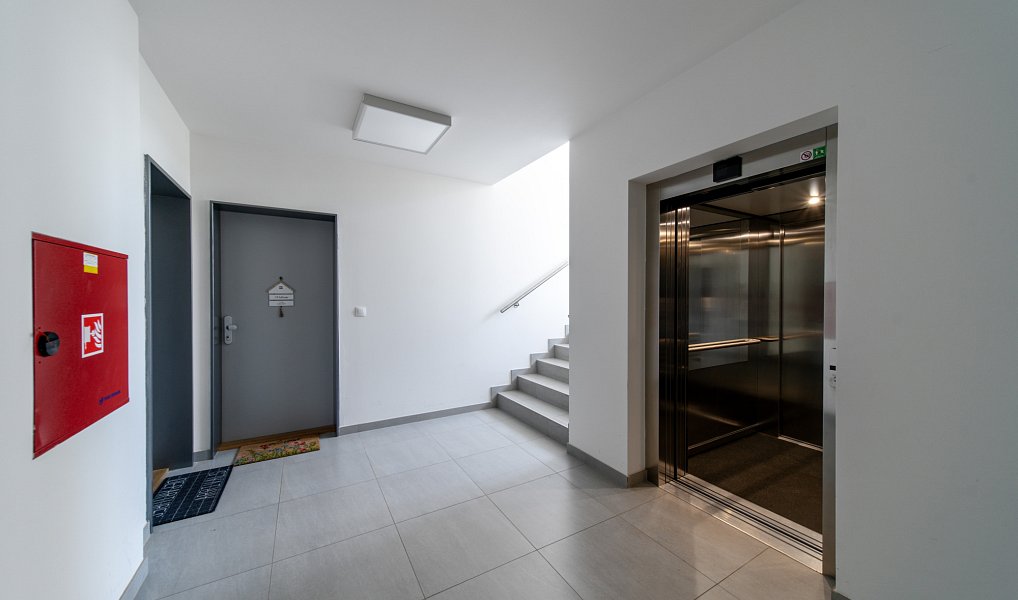 Prodej bytu 4+kk 144 m², Praha – náhled fotky 21