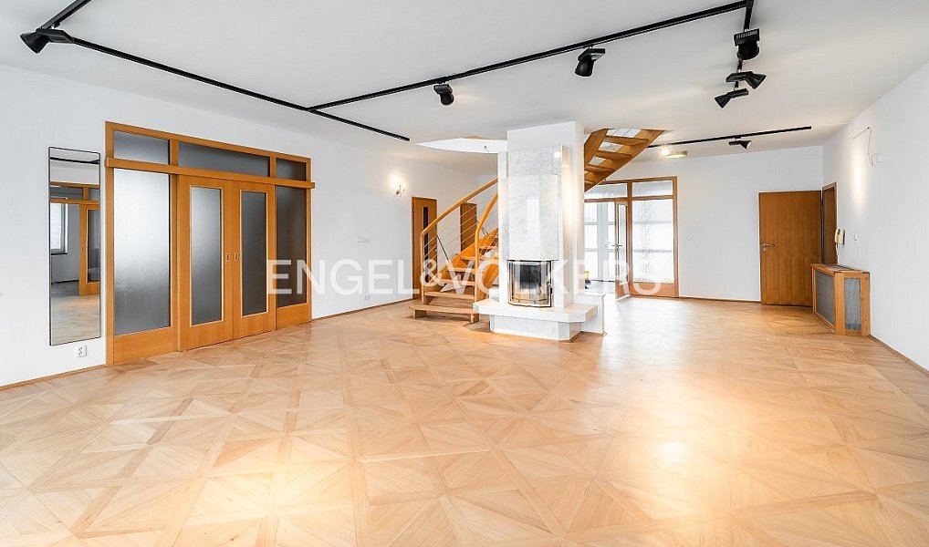 Pronájem domu 801 m² s pozemkem 1 299 m², Praha – náhled fotky 3