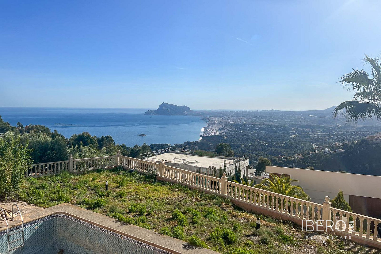 Prodej domu 390 m² s pozemkem 1 084 m²