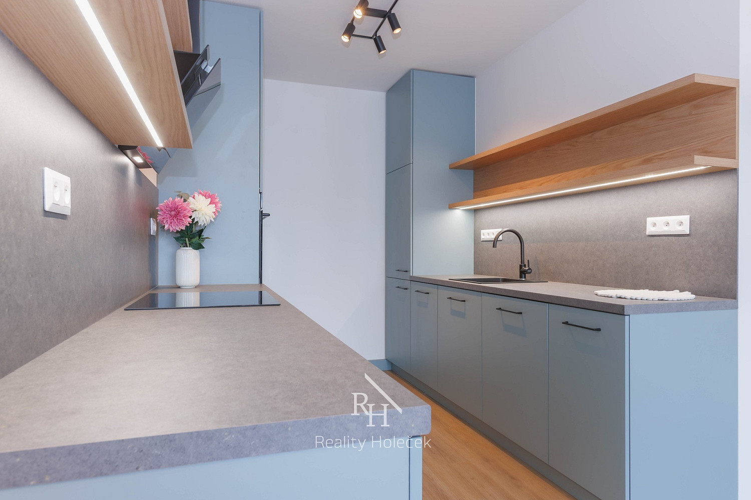 Pronájem bytu 2+kk 58 m² – fotografie 2