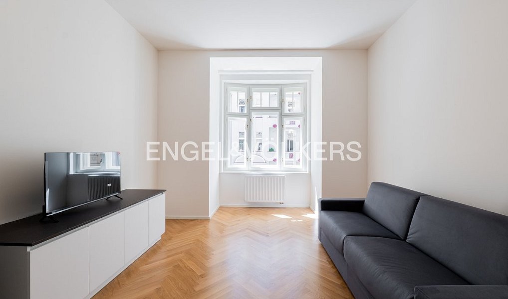Pronájem bytu 2+kk 56 m², Praha – náhled fotky 2