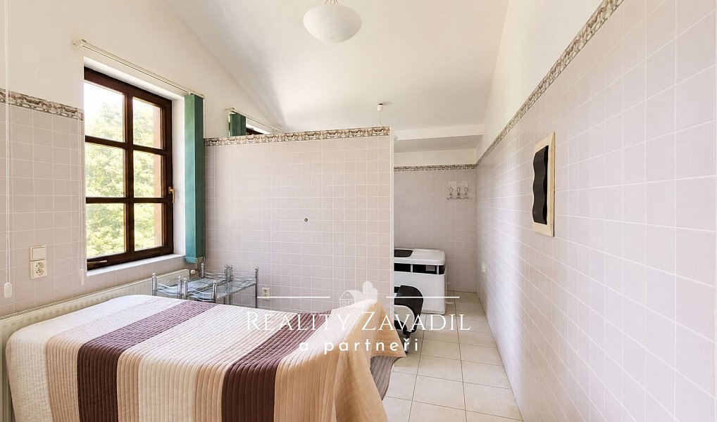 Prodej ubytovacího objektu 322 m², Vysoká – náhled fotky 23