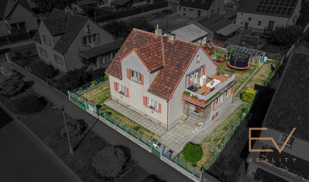 Prodej domu 216 m² s pozemkem 681 m², Nové Strašecí – náhled fotky 3