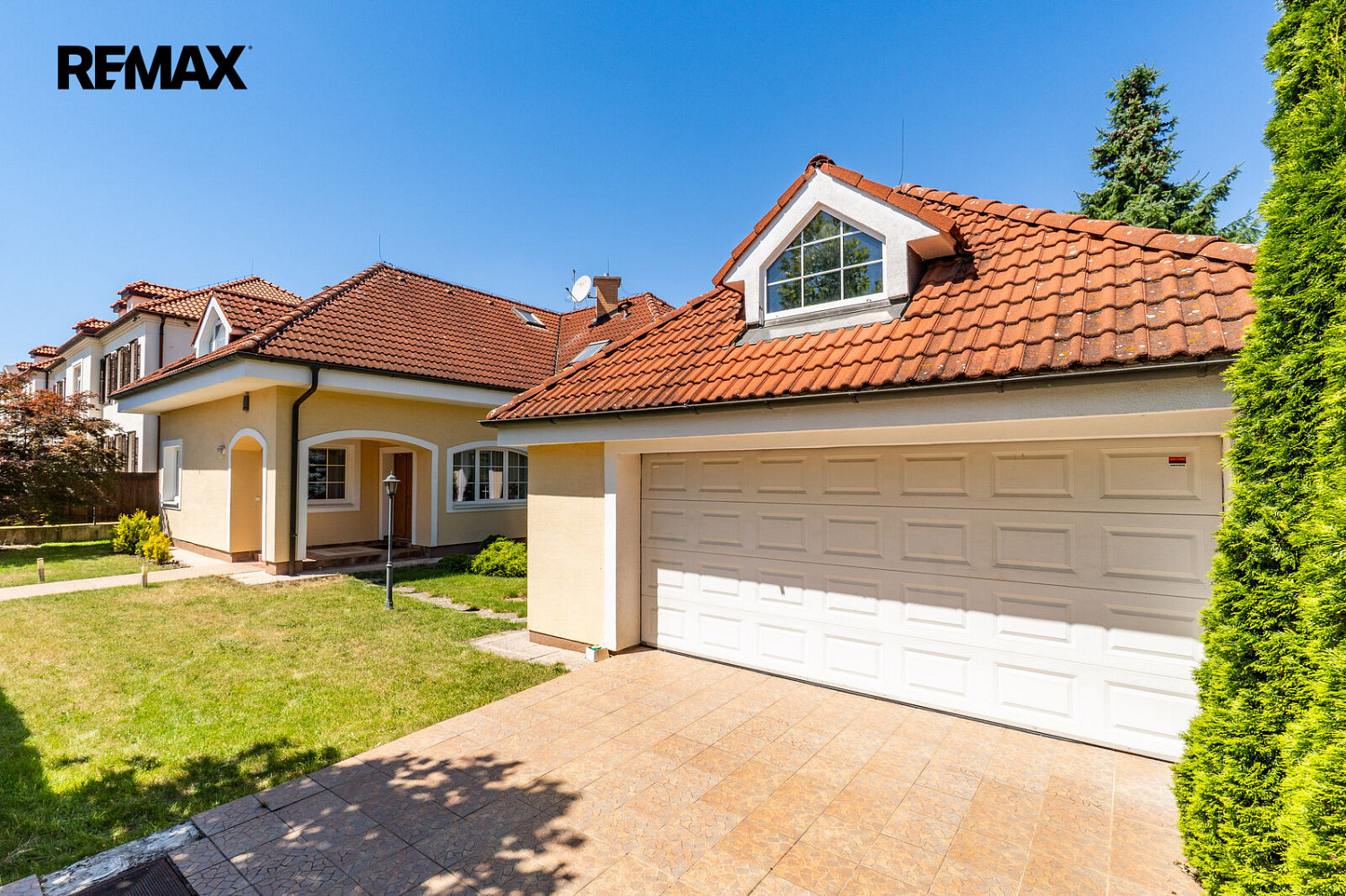 Pronájem domu 280 m² s pozemkem 764 m² – pohled 2