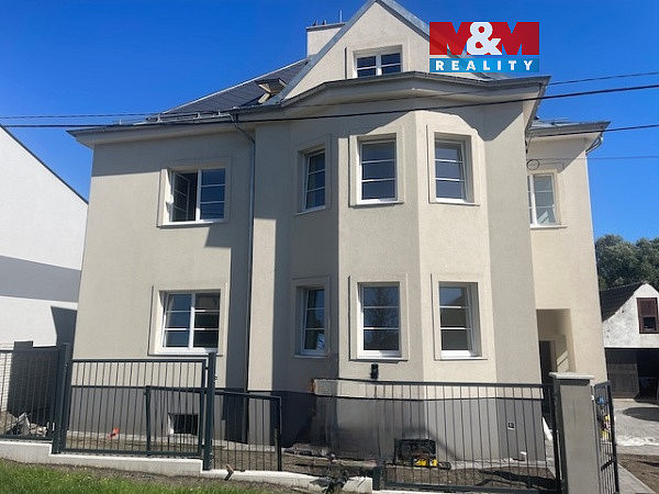 Pronájem obchodních prostor 200 m²