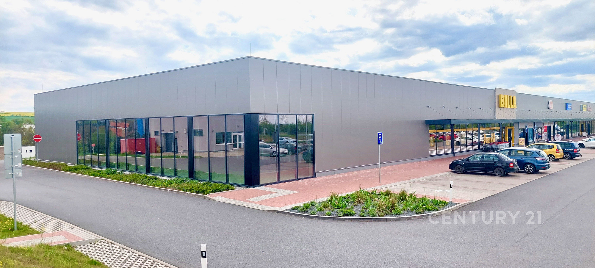 Pronájem obchodních prostor 410 m² – fotografie 2