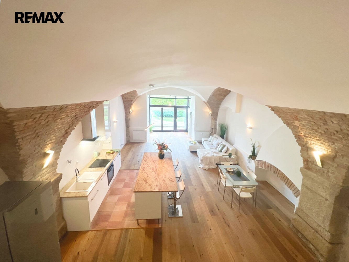 Prodej bytu 1+kk 97 m² – fotografie 2