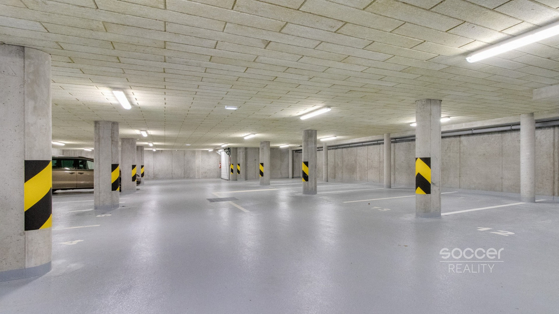 Prodej garážového stání 16 m2, ulice kbelská, praha 14-hloubětín. — photo 2