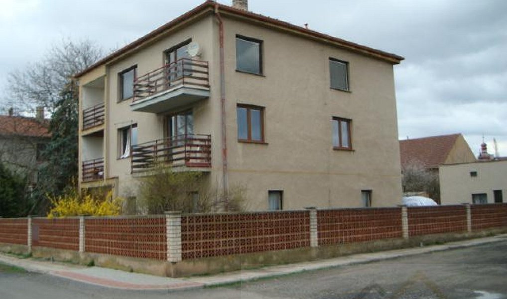 Prodej domu 400 m² s pozemkem 860 m², Kněževes – náhled fotky 28