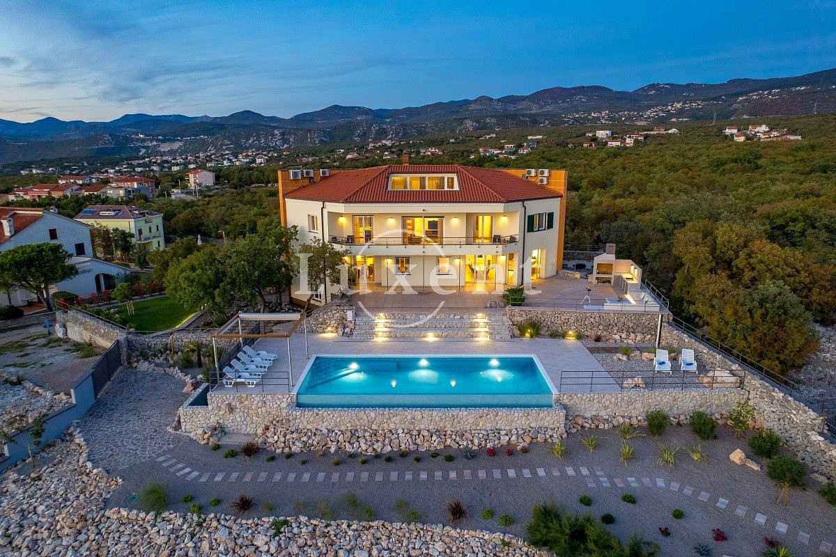 Prodej domu 463 m² s pozemkem 1 865 m²