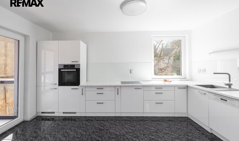 Prodej domu 300 m² s pozemkem 2 121 m², Měchenice – náhled fotky 21