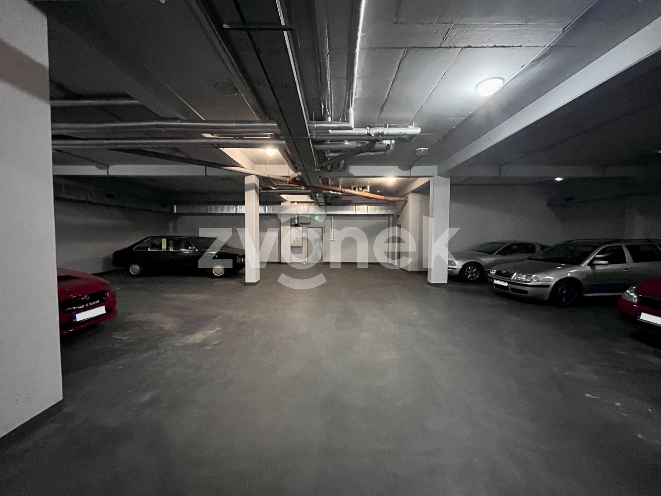 Pronájem garážového stání 18 m2, zlín — photo 4