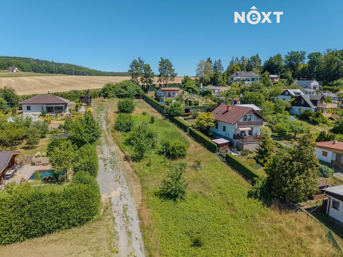 Prodej stavebního pozemku 977 m² – fotografie 2