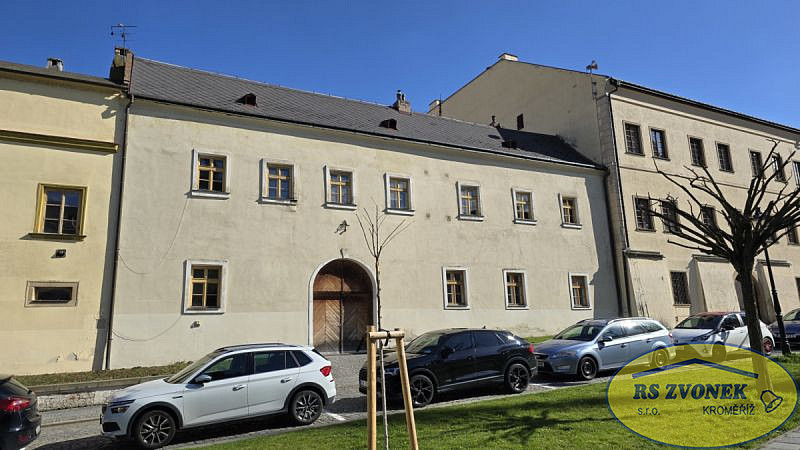 Prodej domu 2 800 m² s pozemkem 1 459 m² – fotografie 2