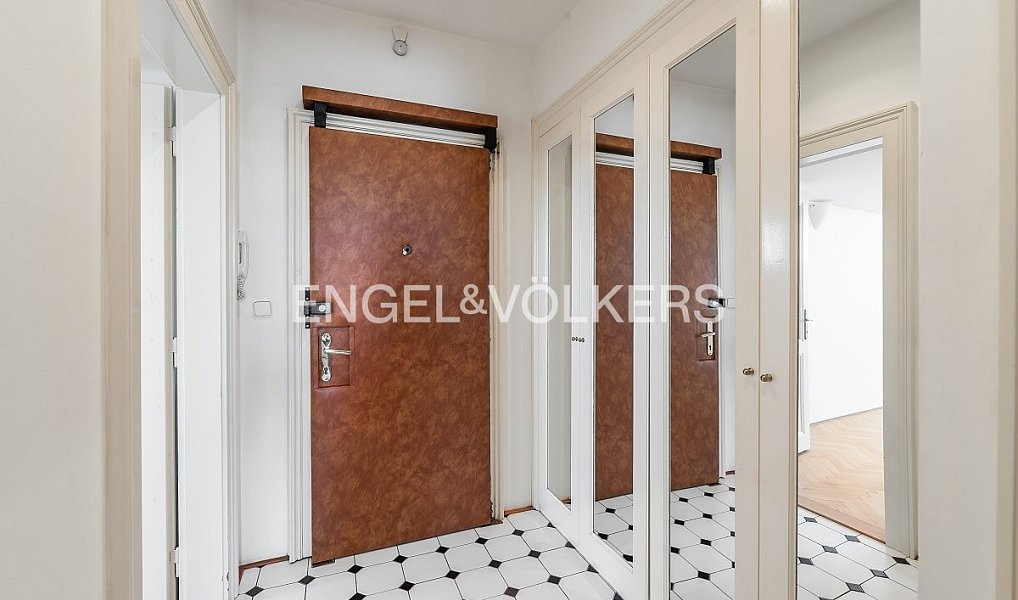 Pronájem bytu 2+1 98 m², Praha – náhled fotky 9