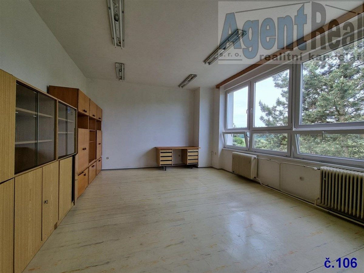 Pronájem kancelářských a garážových/skladových prostor v Rapotíně – pohled 2