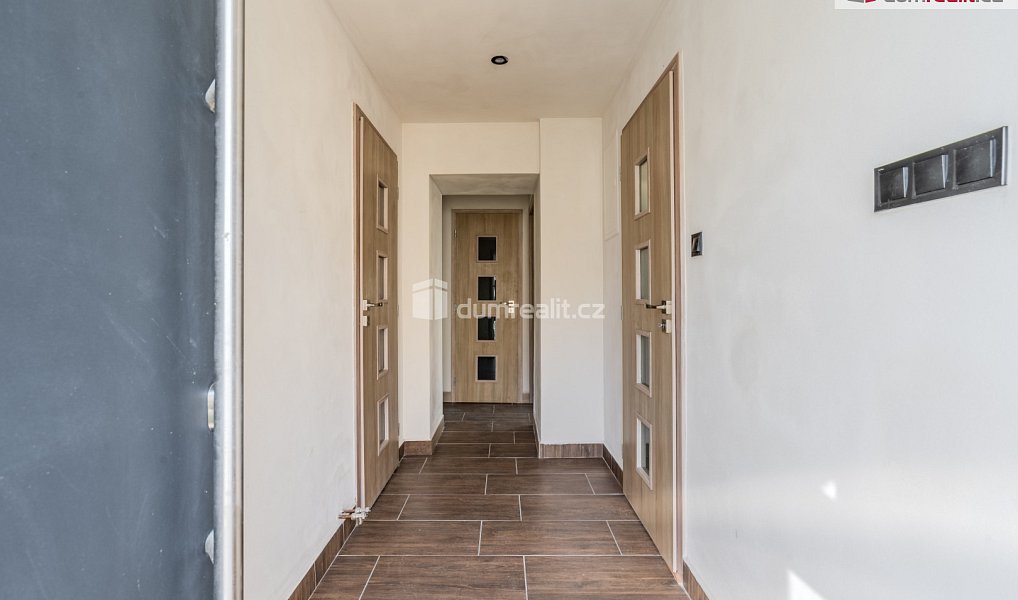 Prodej domu 460 m² s pozemkem 225 m², Vědomice – náhled fotky 22