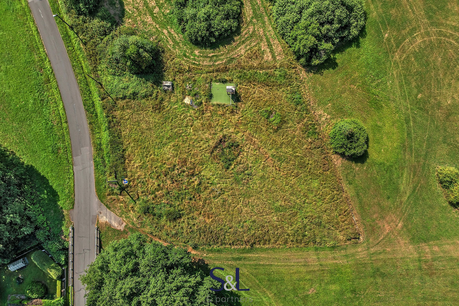 Prodej stavebního pozemku 2 240 m² – fotografie 2