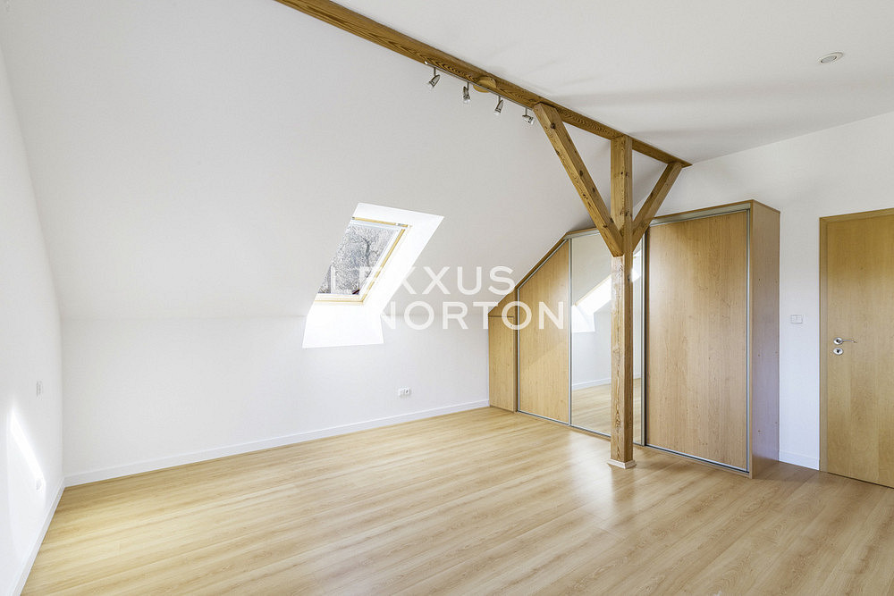 Pronájem domu 410 m² s pozemkem 1 036 m² — photo 2