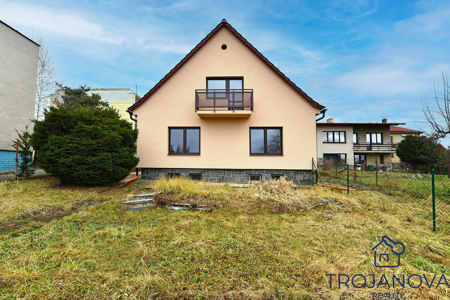 Pronájem domu 250 m² s pozemkem 390 m² – fotografie 2