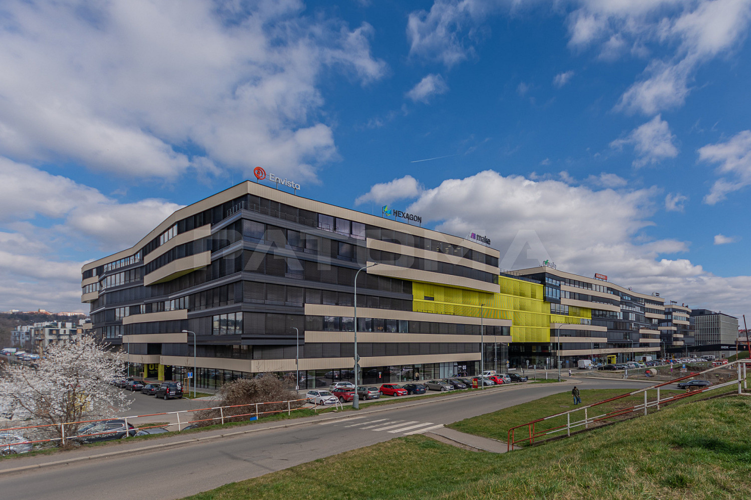 Pronájem kanceláře 330 m² – fotografie 2