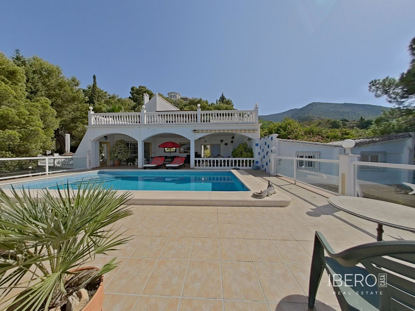 Prodej domu 327 m² s pozemkem 2 600 m²