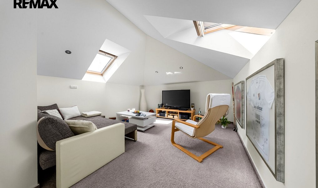 Prodej domu 252 m² s pozemkem 1 767 m², Holasovice – náhled fotky 6
