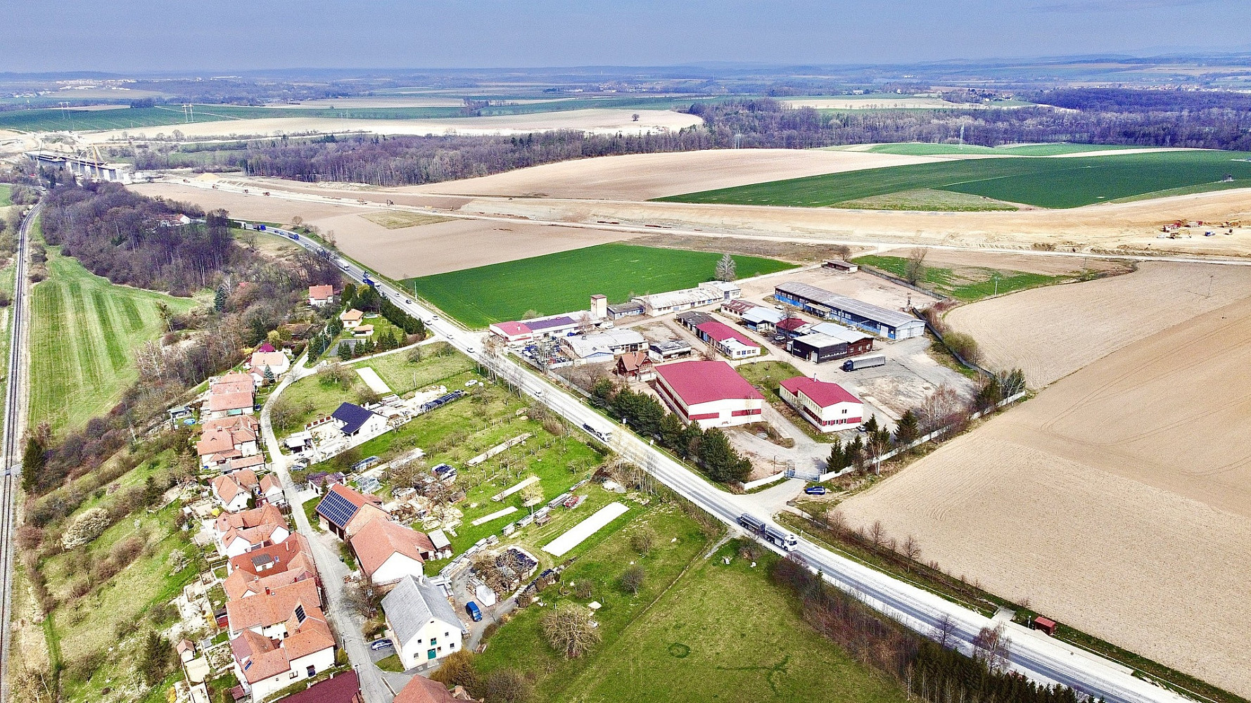Prodej komerčního pozemku 30 000 m² – další