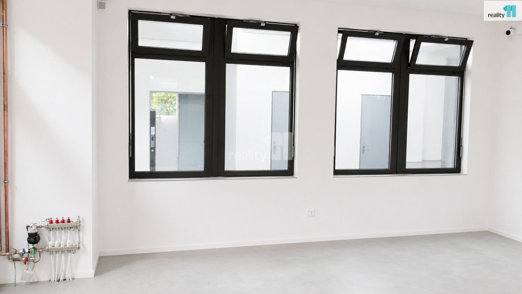 Pronájem obchodních prostor 40 m² – fotografie 3