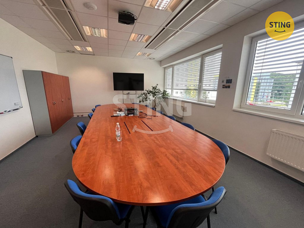 Pronájem kanceláře 310 m² – fotografie 4