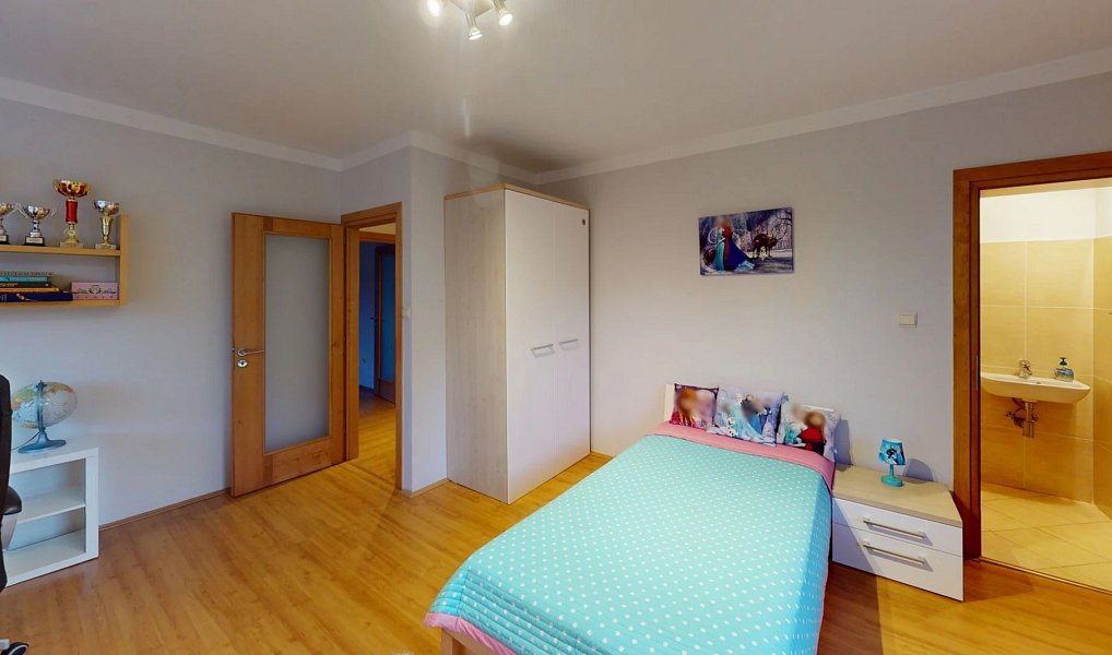 Prodej domu 424 m² s pozemkem 1 557 m², Hradištko – náhled fotky 3