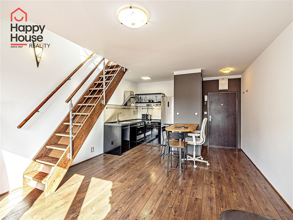 Pronájem bytu 2+kk 50 m² – pohled 2