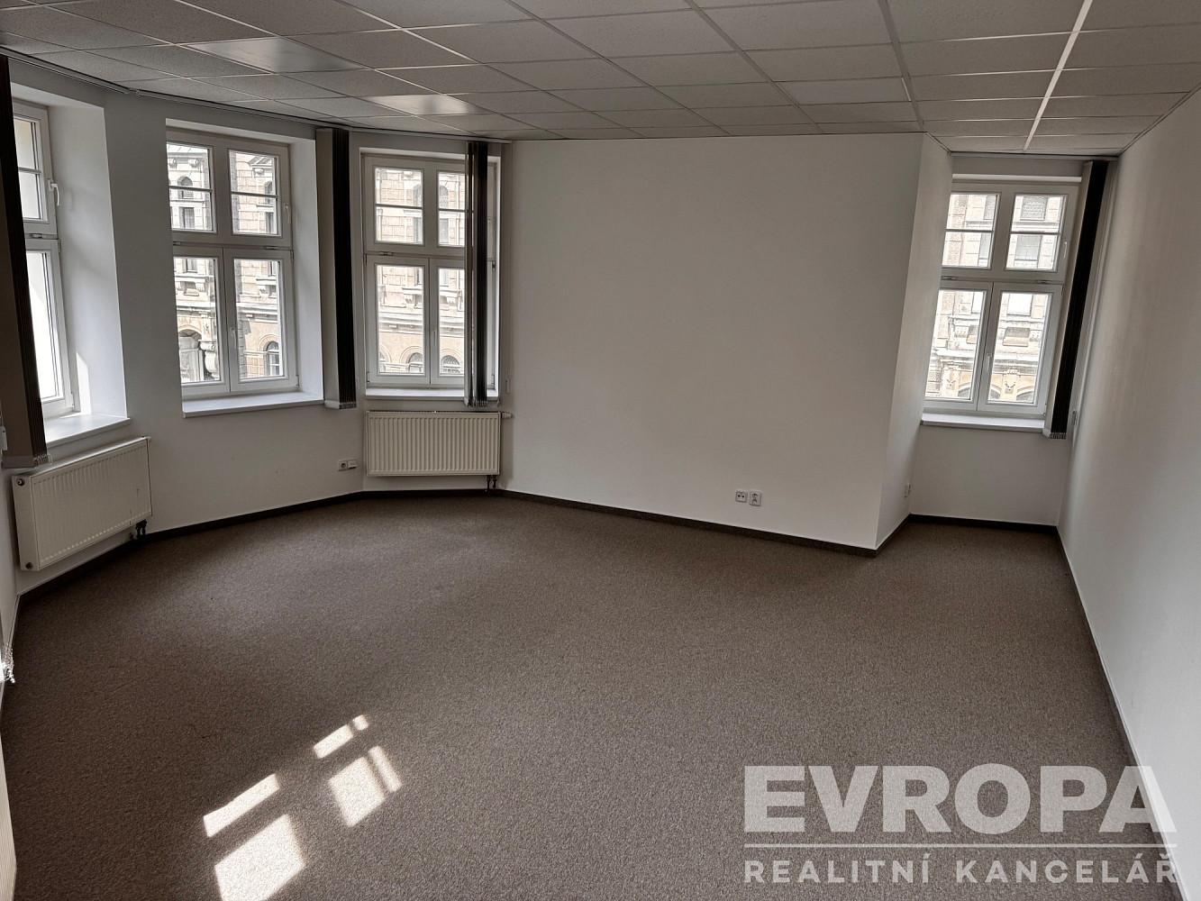 Pronájem kanceláře 140 m² – fotografie 2