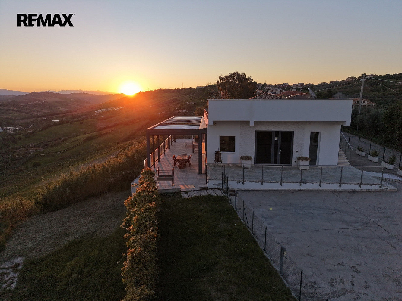 Prodej domu 183 m² s pozemkem 2 200 m²