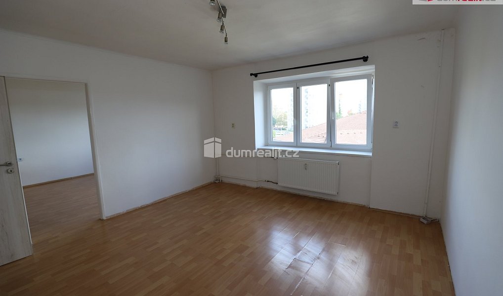 Pronájem bytu 2+1 65 m², Ostrov – náhled fotky 2